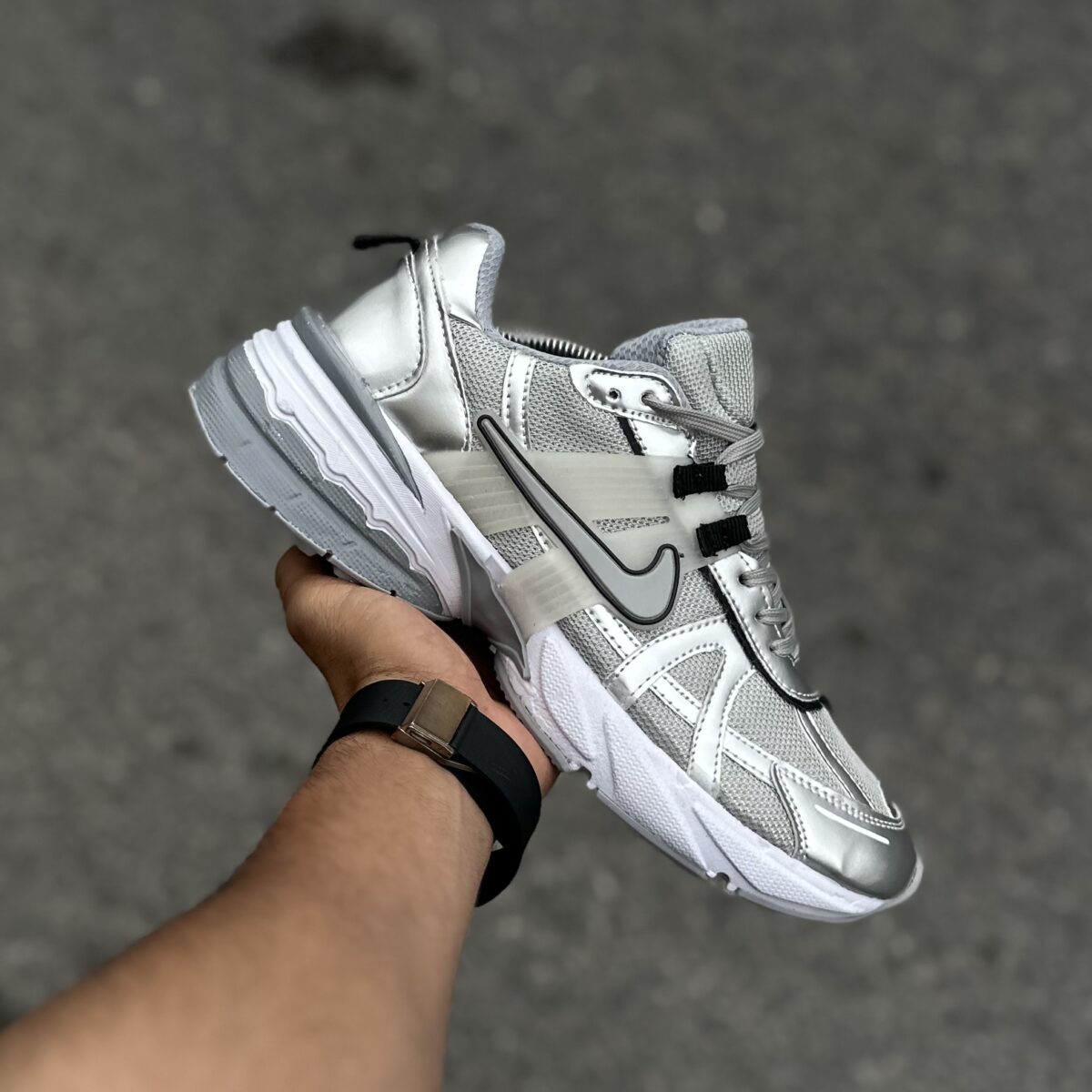 نایک v2k ارکا نقره ای