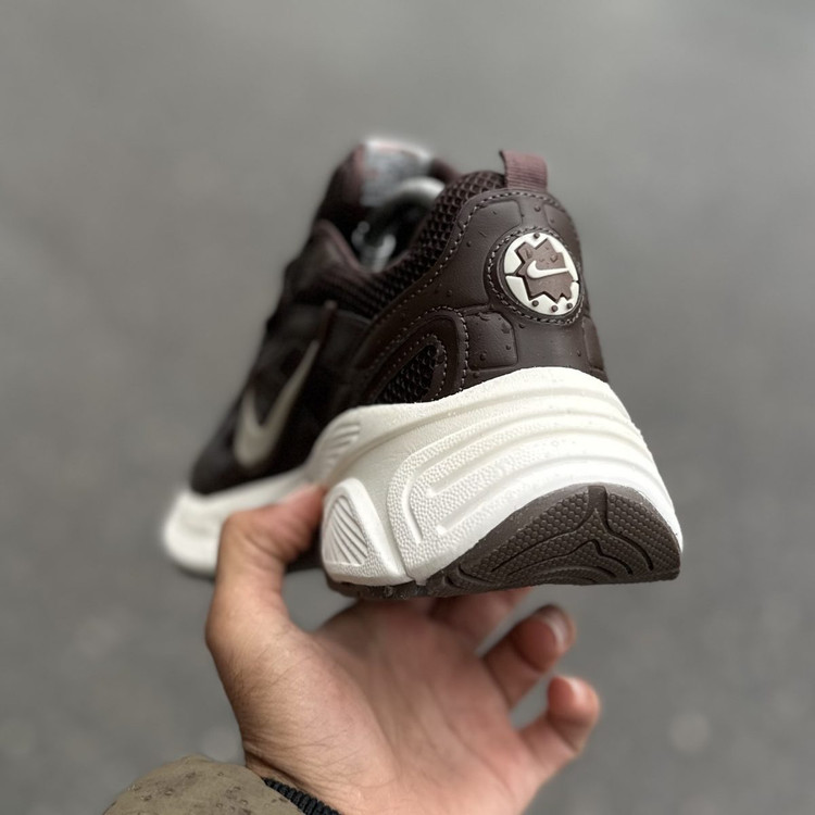 Nike v5k قهوه ای