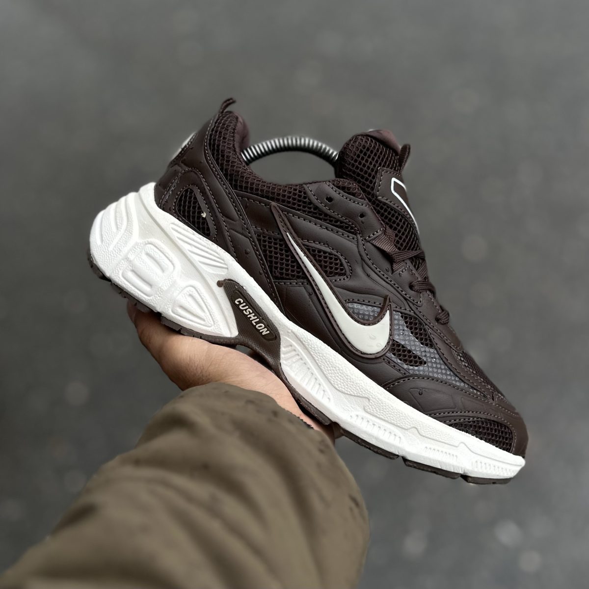 Nike v5k قهوه ای