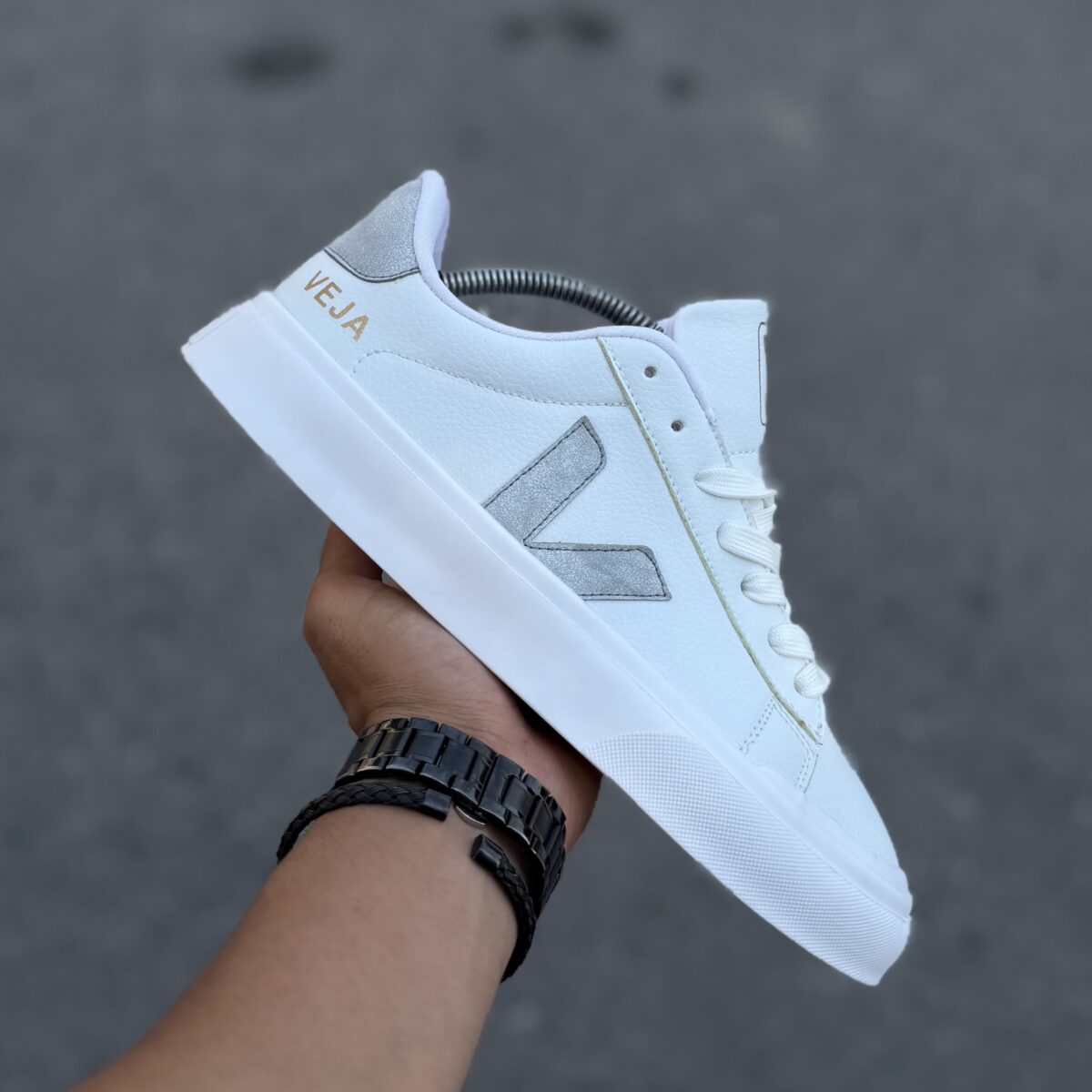 ونس veja سفید طوسی