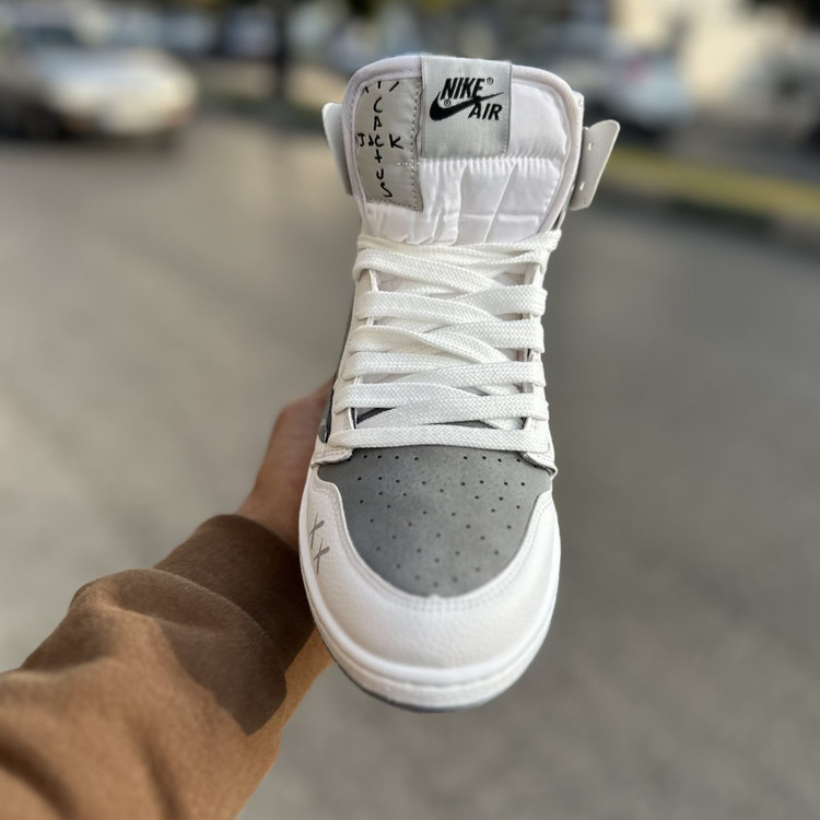 Travis northface ساقدار سفید