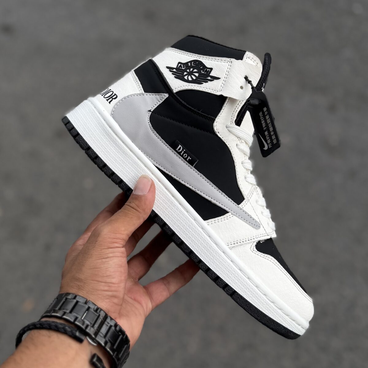 Travis dior ساقدار مشکی