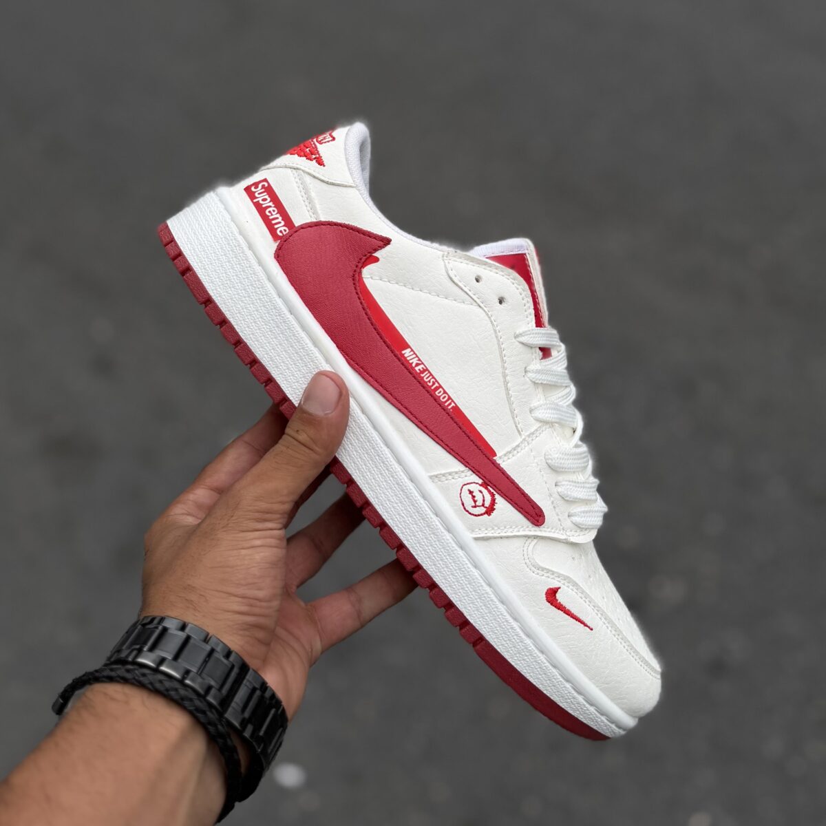Travis Supreme سفید قرمز